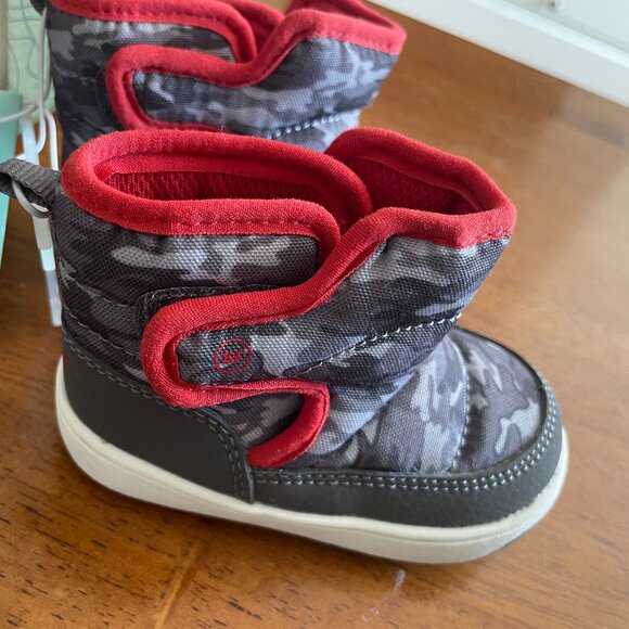 NWT Velcro Booties Surprize by Stride Rite Size 4 - Picture 2 of 4